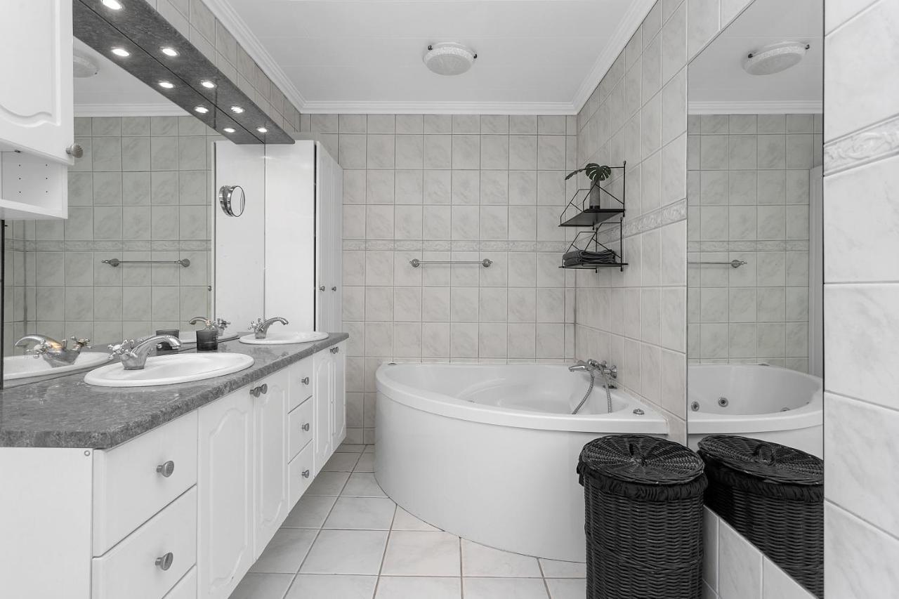 House - Villa With Garden And Hot Tub, 2 Min From Reykjavik Garthabaer Εξωτερικό φωτογραφία
